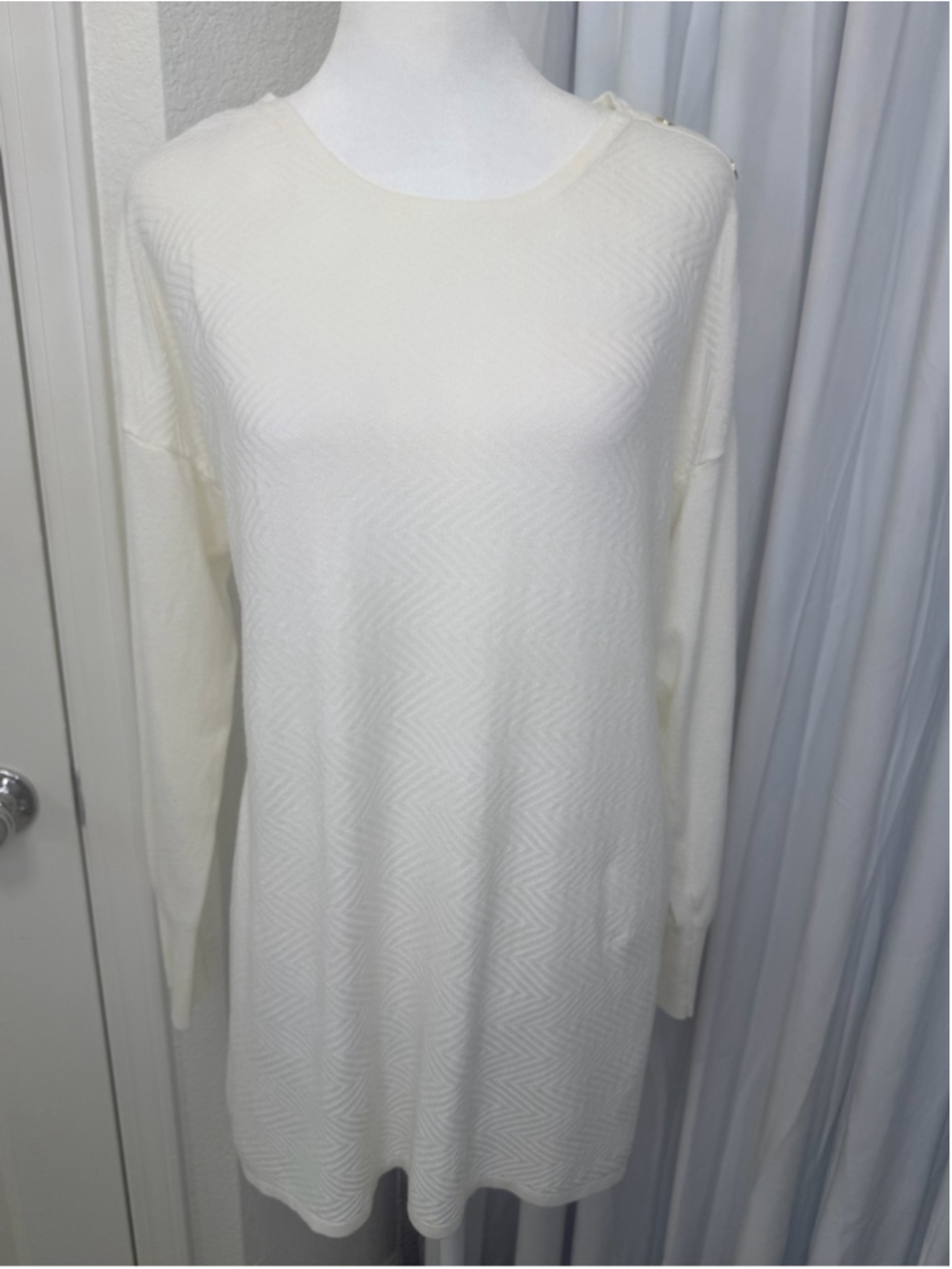 JM Collection Winter White Chevron Knit Tunic Sweater XL Gold Button Shoulder